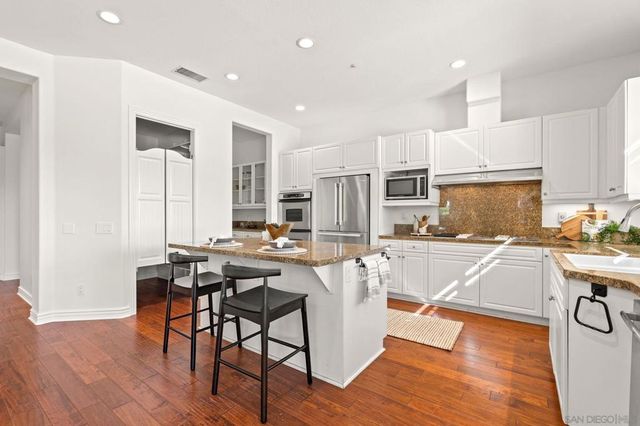 860 Calle Santa Cruz, Encinitas, CA 92024