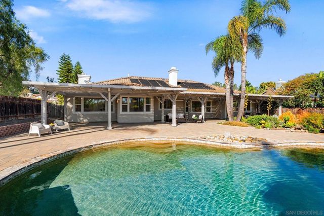 860 Calle Santa Cruz, Encinitas, CA 92024