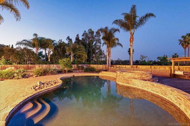 860 Calle Santa Cruz, Encinitas, CA 92024