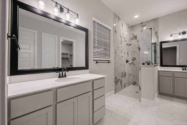 102 Kari Drive, Castroville, TX 78009