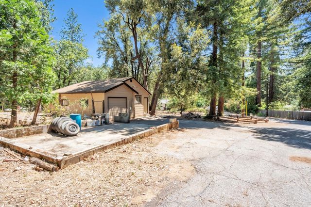 19481 Murphy Rd, Pine Grove, CA 95665