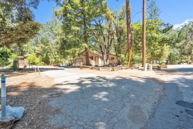 19481 Murphy Rd, Pine Grove, CA 95665