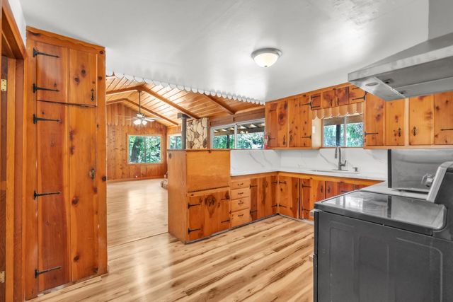 19481 Murphy Rd, Pine Grove, CA 95665