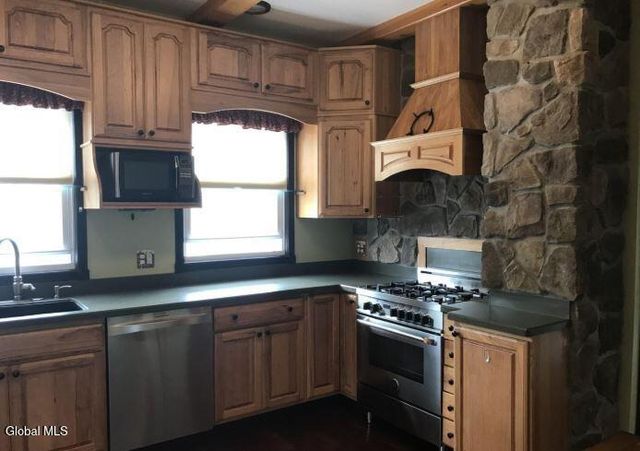 107 E Montgomery Street, Johnstown, NY 12095