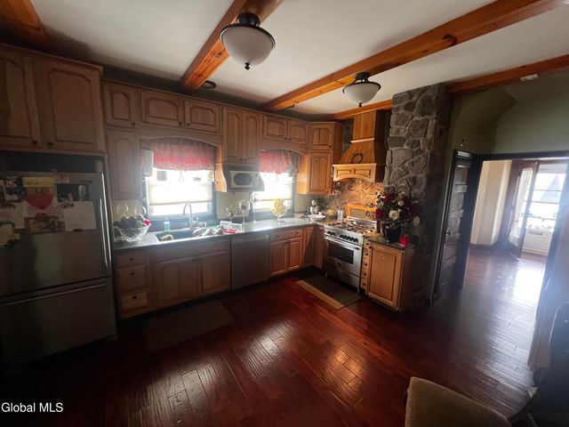 107 E Montgomery Street, Johnstown, NY 12095