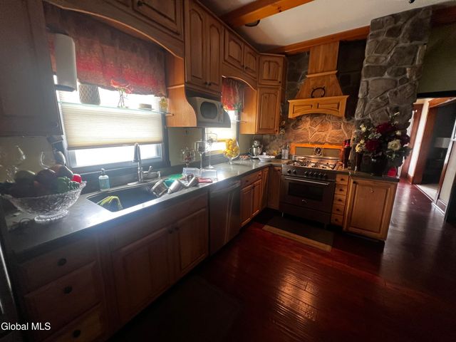 107 E Montgomery Street, Johnstown, NY 12095