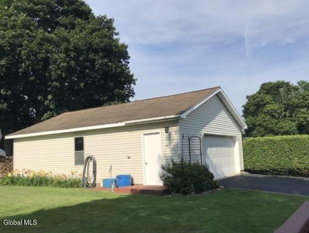 107 E Montgomery Street, Johnstown, NY 12095