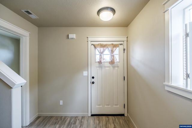 880 Crouchen St NW, Salem, OR 97304
