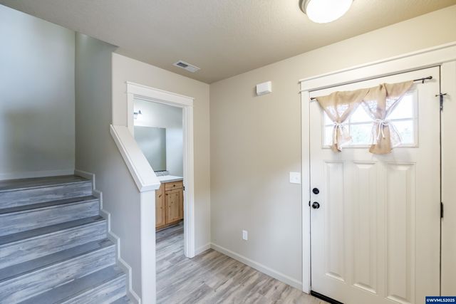880 Crouchen St NW, Salem, OR 97304