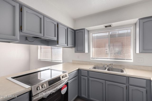 615 N ARROWHEAD Drive Apt 3, Chandler, AZ 85224