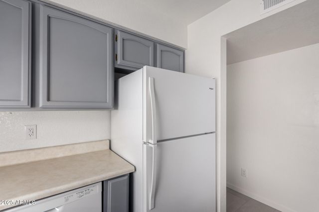 615 N ARROWHEAD Drive Apt 3, Chandler, AZ 85224