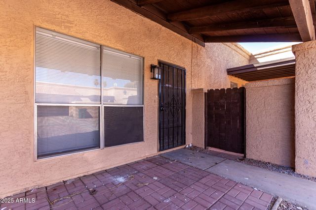 615 N ARROWHEAD Drive Apt 3, Chandler, AZ 85224