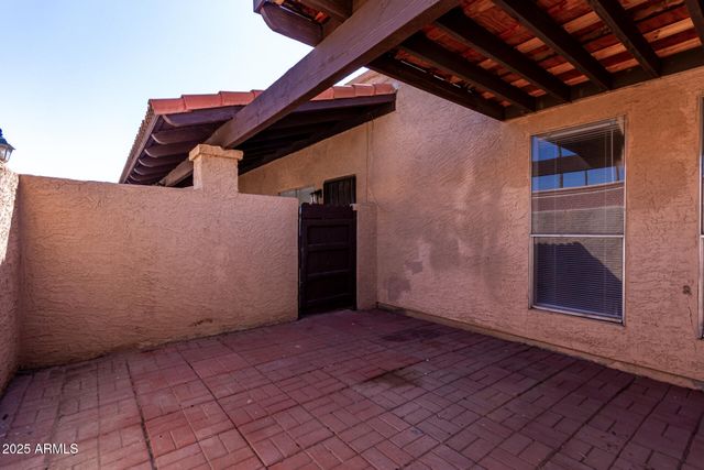 615 N ARROWHEAD Drive Apt 3, Chandler, AZ 85224