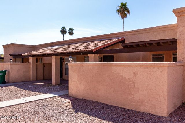 615 N ARROWHEAD Drive Apt 3, Chandler, AZ 85224