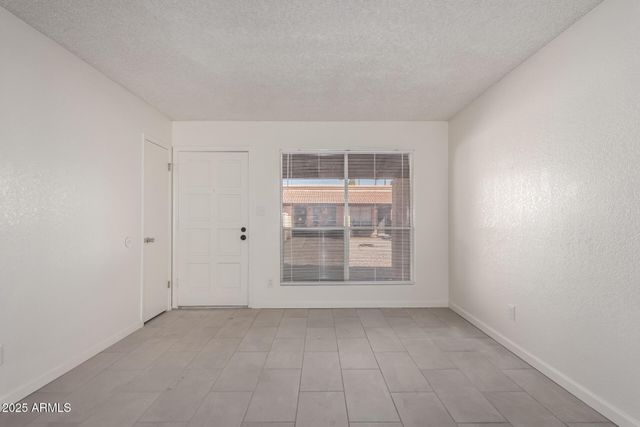 615 N ARROWHEAD Drive Apt 3, Chandler, AZ 85224