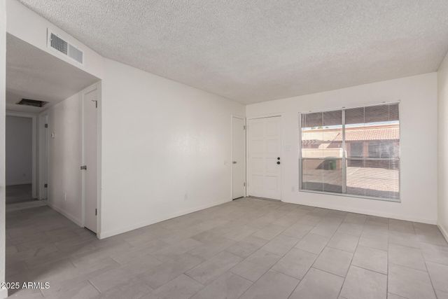 615 N ARROWHEAD Drive Apt 3, Chandler, AZ 85224