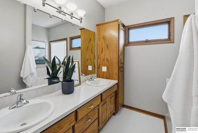 15217 Corby Street, Omaha, NE 68116