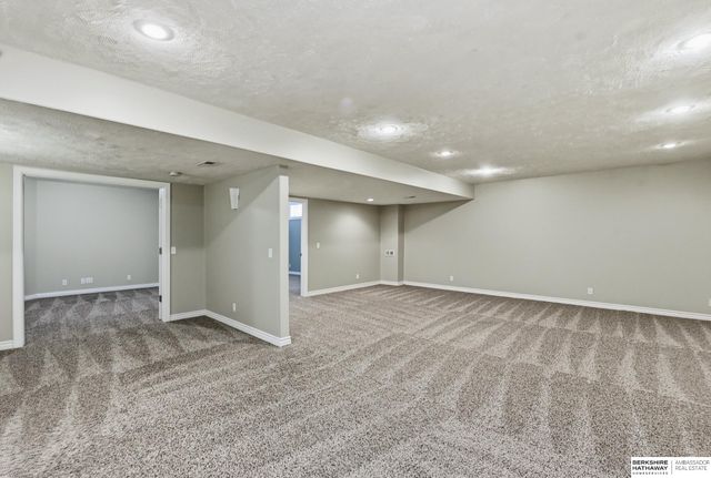 15217 Corby Street, Omaha, NE 68116