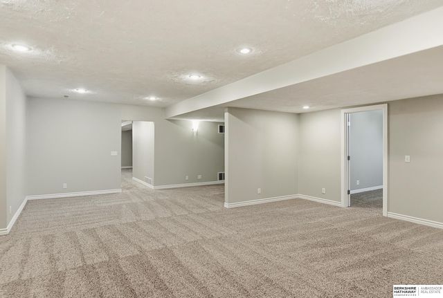 15217 Corby Street, Omaha, NE 68116