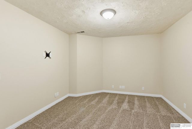 15217 Corby Street, Omaha, NE 68116