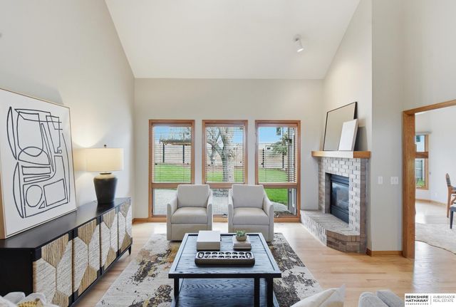 15217 Corby Street, Omaha, NE 68116