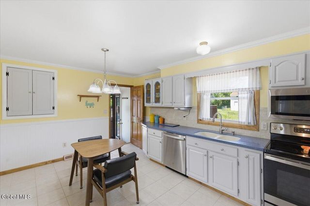 177 Nutwood Avenue, Colonie, NY 12304