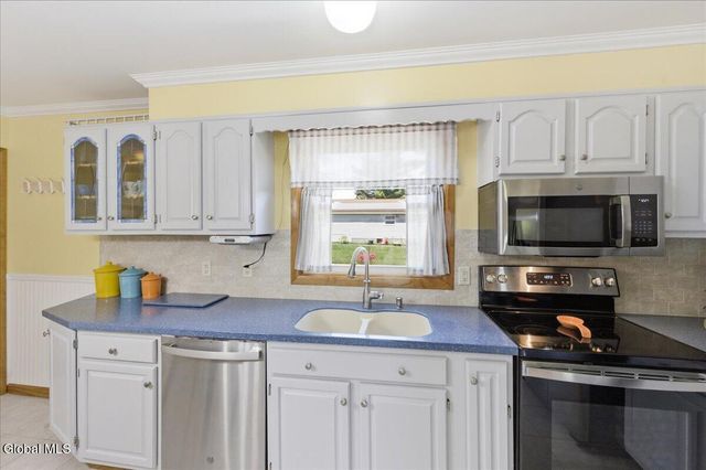 177 Nutwood Avenue, Colonie, NY 12304