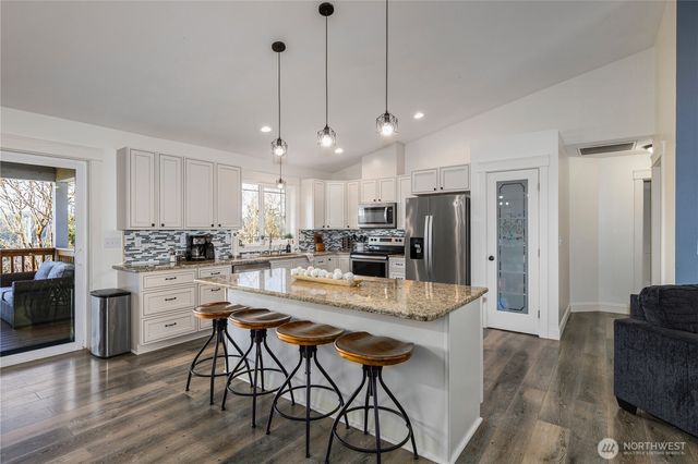 31 E Cove View Drive, Belfair, WA 98528