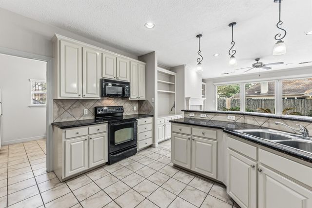 3238 Lazy Lake Lane, Montgomery, TX 77356