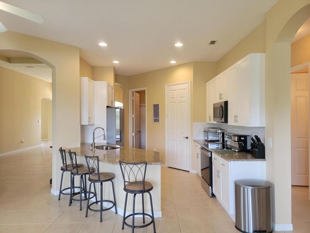 633 SW Long Key Court, Port St Lucie, FL 34986