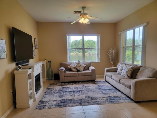 633 SW Long Key Court, Port St Lucie, FL 34986