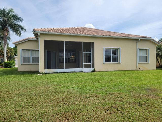 633 SW Long Key Court, Port St Lucie, FL 34986