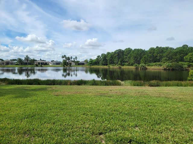 633 SW Long Key Court, Port St Lucie, FL 34986