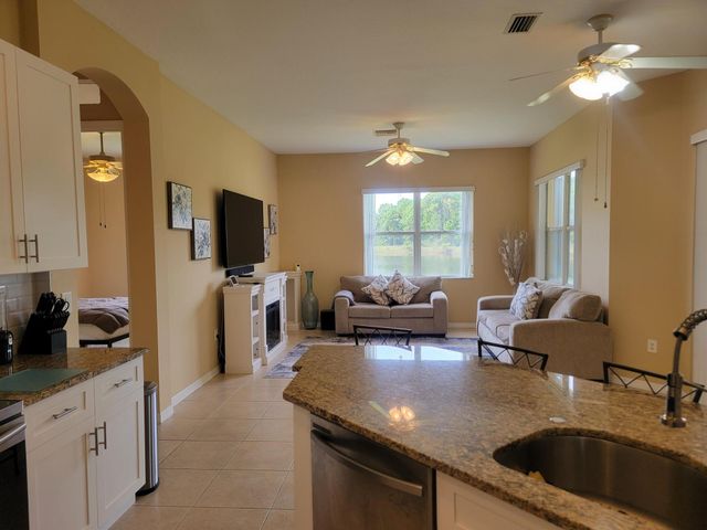 633 SW Long Key Court, Port St Lucie, FL 34986