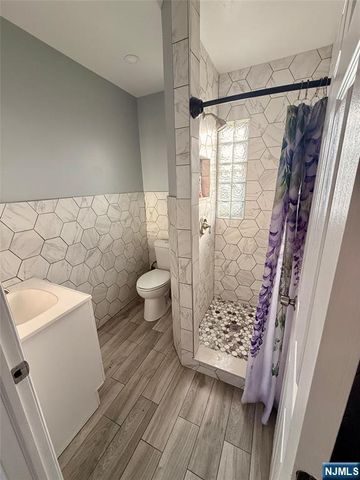 86 Hunter Street, Lodi, NJ 07644