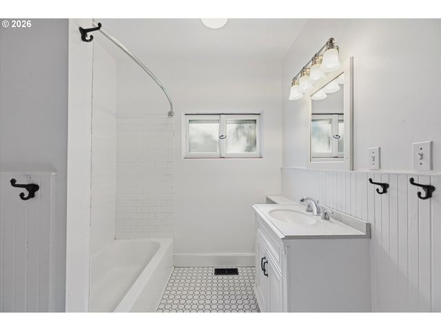 2237 Ne 14TH Ave, Portland, OR 97212