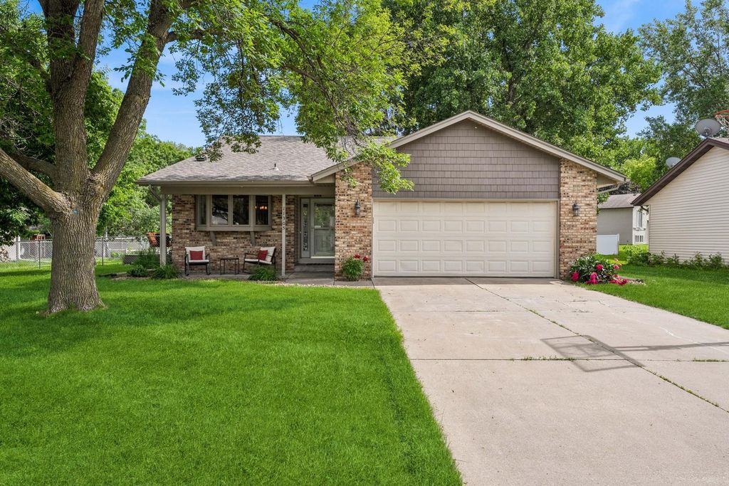 11305 52nd Avenue N, Plymouth, MN 55442