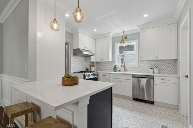 98 Midland Blvd, Maplewood Twp., NJ 07040