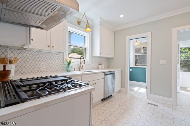 98 Midland Blvd, Maplewood Twp., NJ 07040