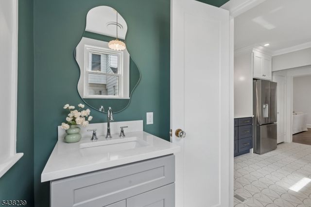 98 Midland Blvd, Maplewood Twp., NJ 07040