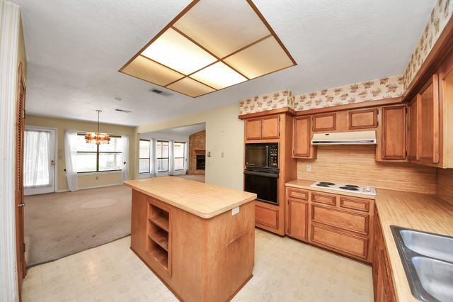 5415 Raintree Drive, Missouri City, TX 77459