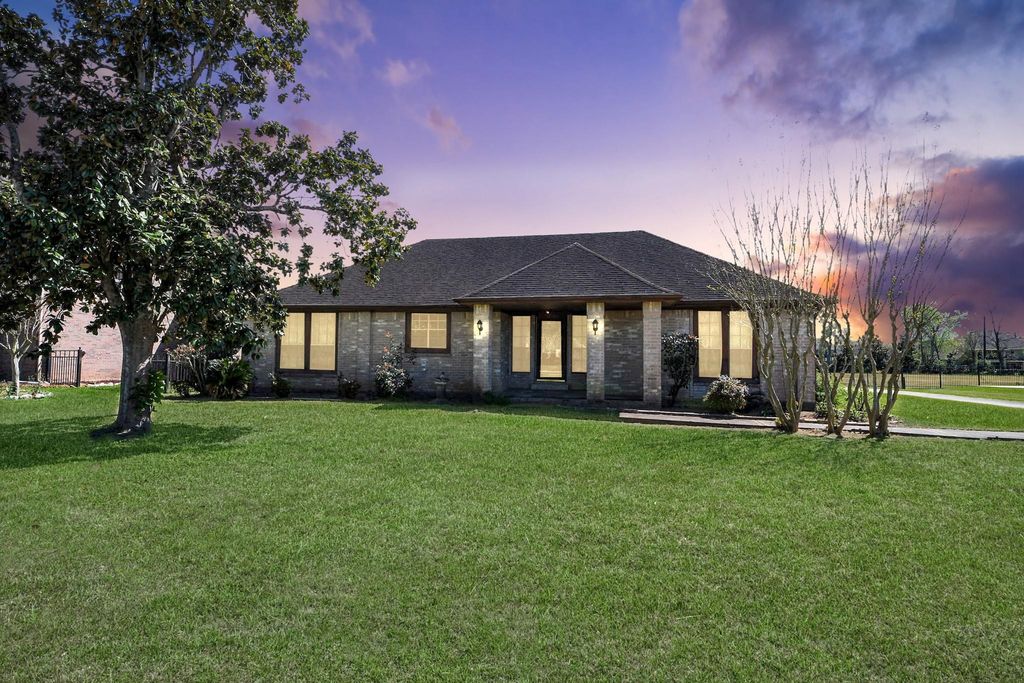 5415 Raintree Drive, Missouri City, TX 77459