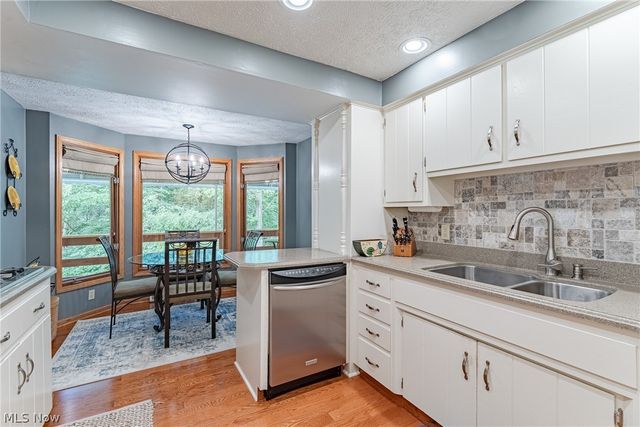 8515 Scenicridge Avenue NW, Clinton, OH 44216