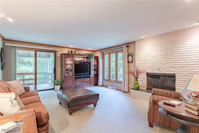 8515 Scenicridge Avenue NW, Clinton, OH 44216