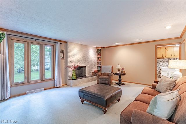 8515 Scenicridge Avenue NW, Clinton, OH 44216