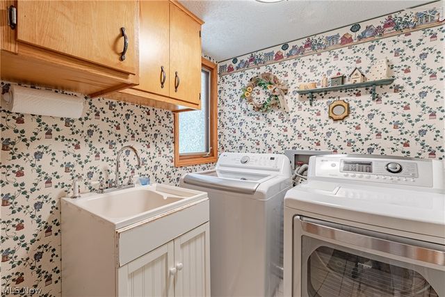 8515 Scenicridge Avenue NW, Clinton, OH 44216