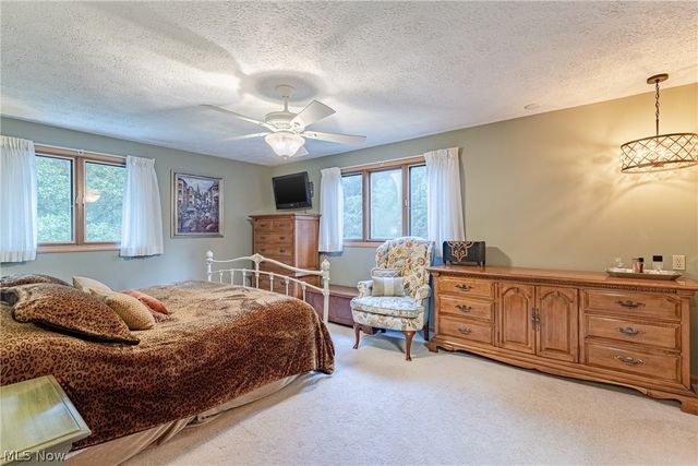 8515 Scenicridge Avenue NW, Clinton, OH 44216