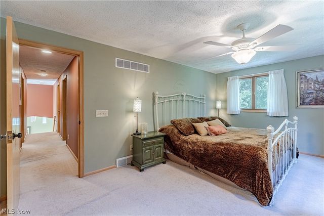 8515 Scenicridge Avenue NW, Clinton, OH 44216