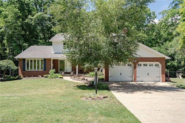 8515 Scenicridge Avenue NW, Clinton, OH 44216