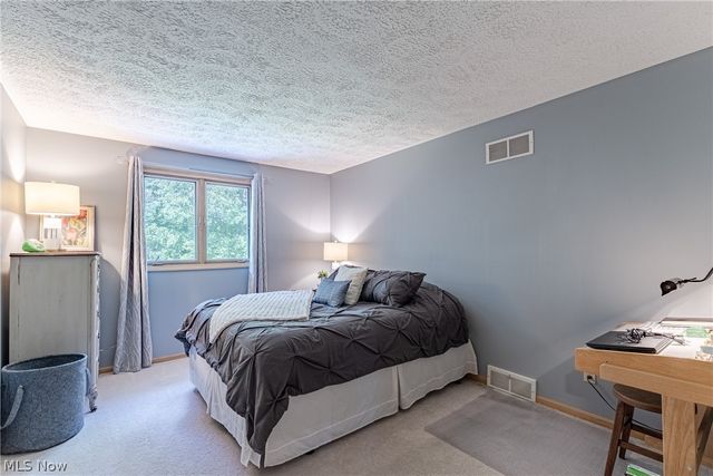 8515 Scenicridge Avenue NW, Clinton, OH 44216